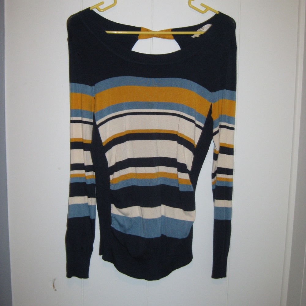 Keyhole Back Sweater with bow